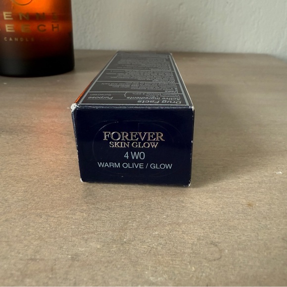 Christian Dior Forever Skin Glow Warm Olive/Glow 4W0 1 oz - Picture 2 of 4